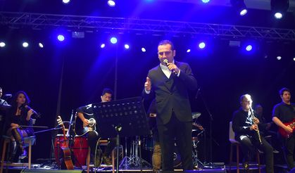 Afyon'da yeni yıl kutlamaları: Ferhat Göçer sahne aldı!