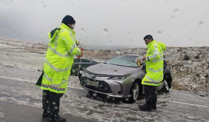 Afyon'da dolu yağışı: Kazalar yaşandı, uzun araç kuyrukları oluştu!