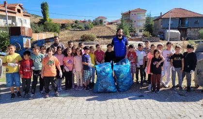 Afyon'da ilkokul ve liseli öğrenciler çöp topladı