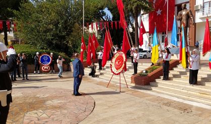 Aydın'da Cumhuriyet Bayramı etkinlikleri kapsamında çelenk sunma töreni yapıldı