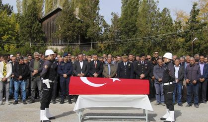 İzmir'de hayatını kaybeden polis memuru memleketi Uşak'ta son yolculuğuna uğurlandı