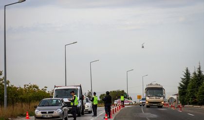 Uşak'ta jandarmadan cayrokopter destekli trafik denetimi