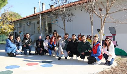 Aydın'da gönüllü gençler okul duvarlarını renklendirdi