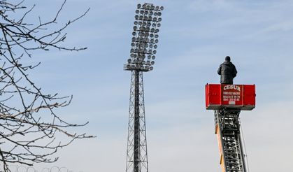 Afyonspor maçında yaşandı: Cezası olan başkan maçı izlemek için asansör kiraladı