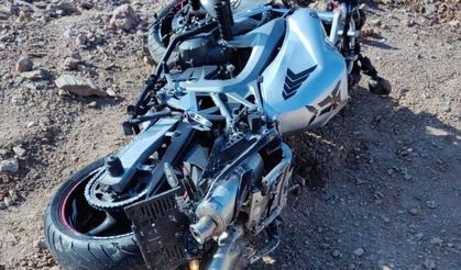 Manisa'da Şarampole Devrilen Motosikletin Sürücüsü Öldü