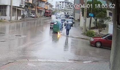 Cep Telefonu Bataryası İşletmecinin Elinde Patladı: O Anlar Kamerada