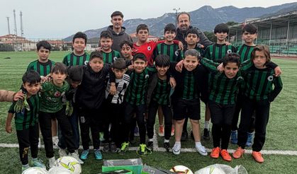 Buldan'da Anlamlı Destek: 3. Lig'deki Genç Futbolcu Yetiştiği Kulübünü Unutmadı