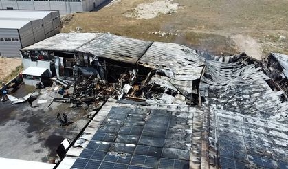 Afyon'da Sucuk Fabrikasında Çıkan Yangın Sonrası Enkaza Döndü