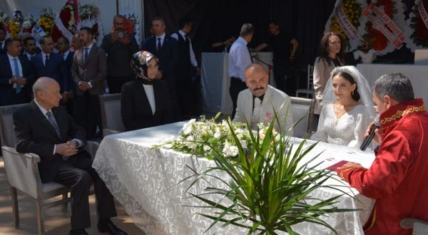 Afyon Valisi Kübra Yiğitbaşı ile MHP Lideri Bahçeli nikah şahidi oldu