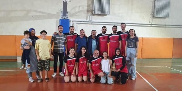 Afyon'da "Sağlık İçin Hareket Et" temalı voleybol turnuvası düzenlendi