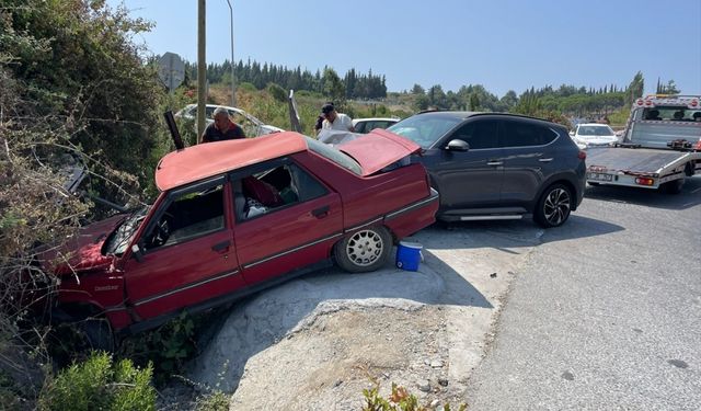 Aydın Söke'de iki otomobil çarpıştı! Yaralılar var...