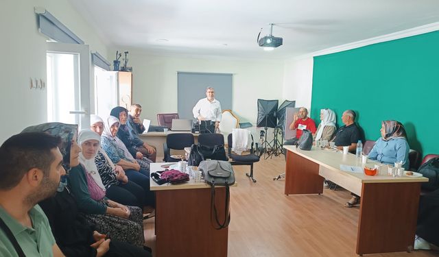 Afyon’da umreye gideceklere seminer veriliyor