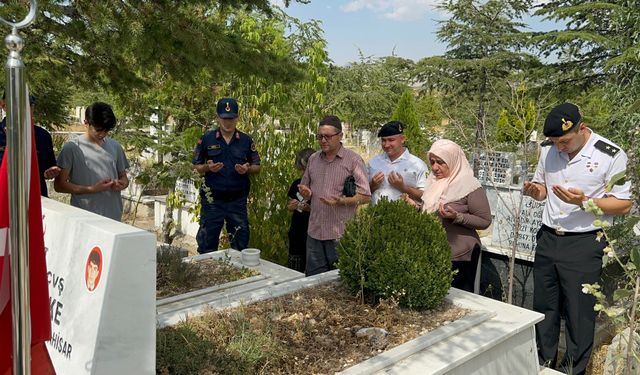 Afyonlu deprem şehidi astsubay dualarla yad edildi...