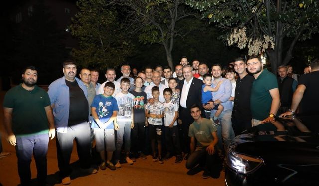 Mehmet Zeybek mahalle sakinlerini dinliyor