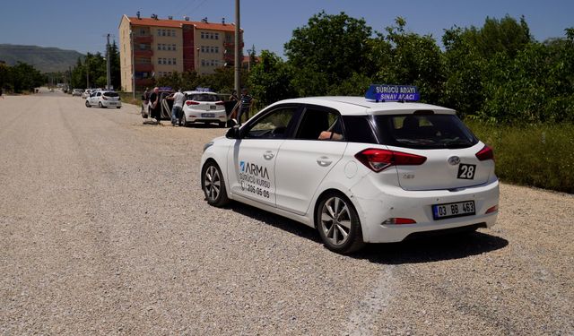 Ehliyet sınavında kalmak istemeyen bu haberi okusun: Ehliyet alırken en çok yapılan hatalar…