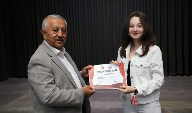 Afyon'da tiyatro kursu tamamlandı: 44 kursiyer sertifika aldı!