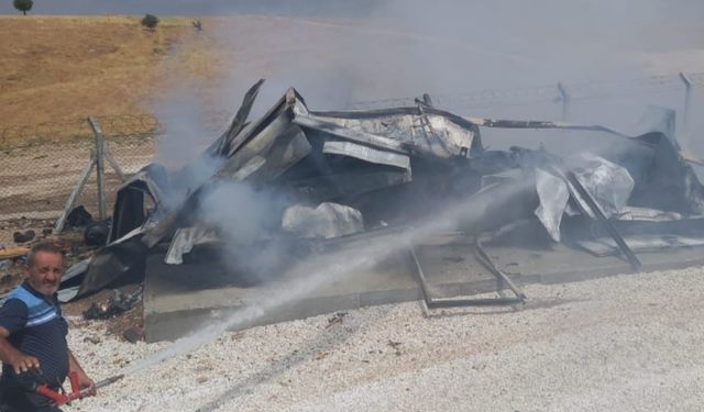 Afyon'da Güneş enerji santralindeki konteynerde yangın çıktı!