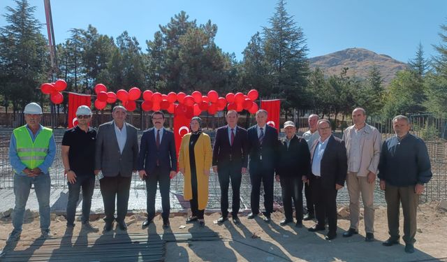 Afyon'da 2200 nüfuslu beldeye lise yapılıyor: Temel atıldı