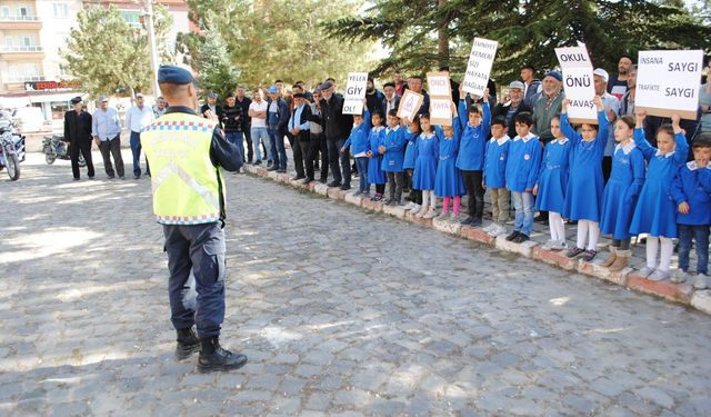 Jandarma Döğer'de öğrencilere trafik eğitimi verdi