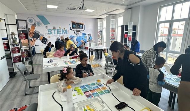 Afyon'da öğrenciler ara tatilde kodlama öğreniyor