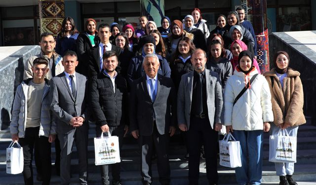 Afyon Belediyesi'nden YKS öğrencilerine kaynak desteği