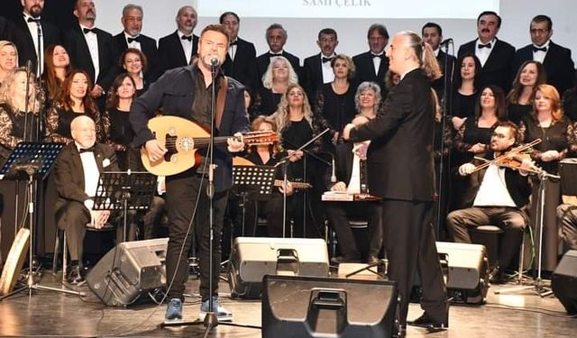 Eskişehir’de Türk Sanat Müziği Korosu ‘Hüsnü Üstün Besteleri’ konseri yoğun ilgi gördü