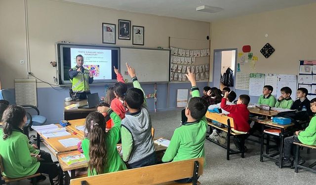 Afyon'da jandarmadan öğrencilere trafik güvenliği eğitimi