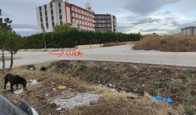 Vatandaş soruyor: Bu yol Afyon Belediyesi’nin mi Erkmen Belediyesi’nin mi? 