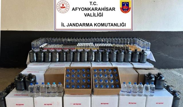 Afyon’da tekel bayiden litrelerce kaçak alkol çıktı: Tekel bayinin sahibini duyanlar şok oldu!