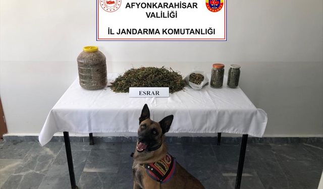 Afyon Sultandağı’nda jandarma bir evi bastı: 4 kişi bakın nelerle yakalandı? 
