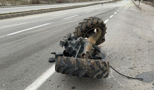 Afyon'da tırın çarptığı traktörün 2 tekerleği koptu