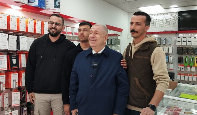 Zafer Partisi Genel Başkanı Ümit Özdağ, İzmir'de esnafı ziyaret etti