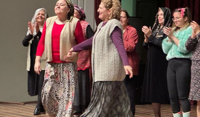 Afyonlu kadınlar İstanbul'da tiyatro oyunu sergilediler