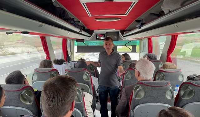 Afyon'da sivil trafik jandarması bindiği otobüste denetim yaptı: Sürücü ve yolcuları tek tek kontrol etti