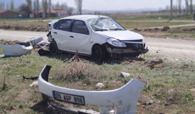 Afyon'da trafik kazası: Takla atan otomobilin sürücüsü yaralandı