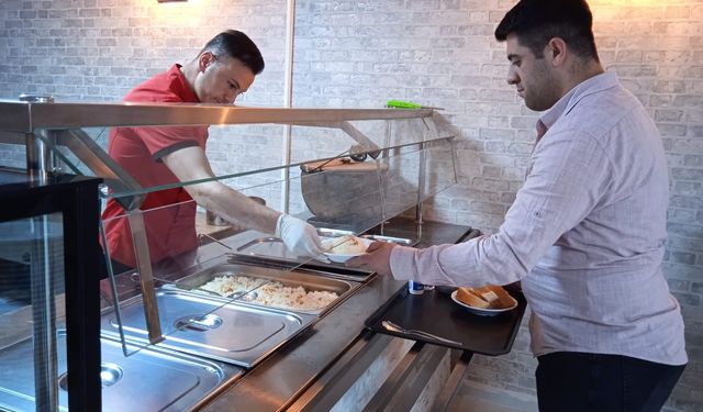 Afyon’da bu lokantada yemekler 20 TL… Öğrenciler için müthiş hizmet