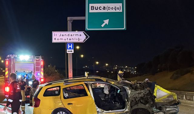 İzmir'de taksinin bariyere çarpması sonucu yaralanan kişi hayatını kaybetti