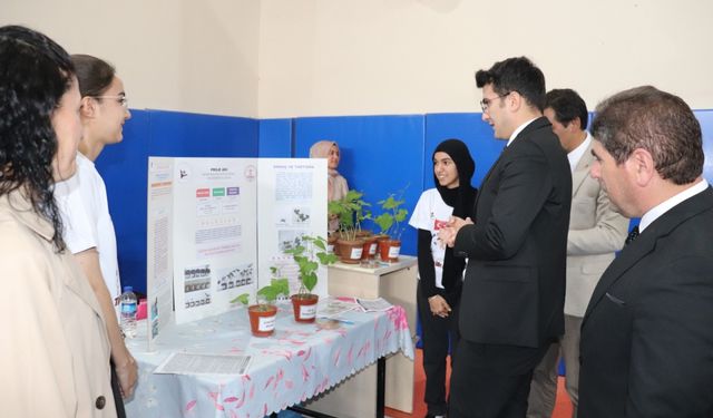 Selendi'de öğrencilerin bilimsel projeleri sergilendi