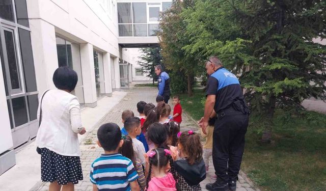 Eskişehir'de anaokulu öğrencileri İl Emniyet Müdürlüğü’nün yerleşkelerini ziyaret etti