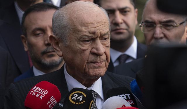 MHP lideri Devlet Bahçeli, Akşener'e çağrı yaptı: Partinin başında kal