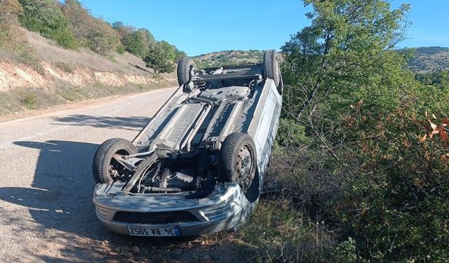 Afyon Sandıklı'da Kontrolden Çıkan Araç Takla Attı: Yaralılar var