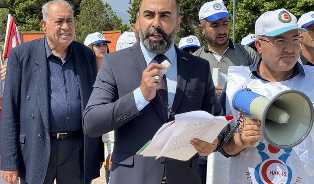 Hak-İş İzmir İl Başkanlığı 1 Mayıs'ı Konak'ta kutladı
