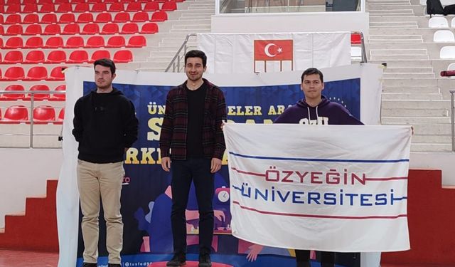 47 üniversite 350 sporcu satranç turnuvasında mücadele etti