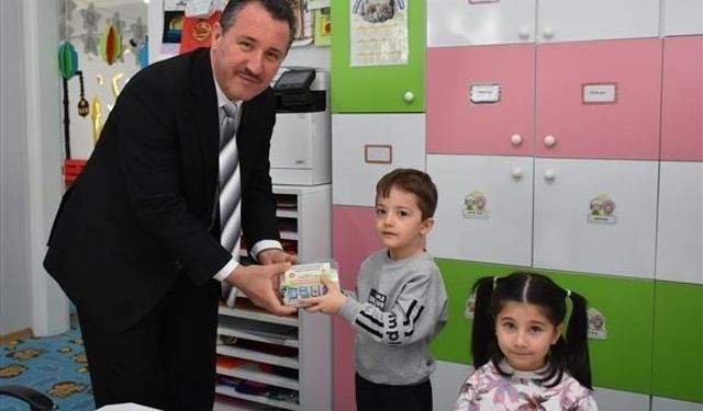 Harçlıklarını hafızlara bağışladılar