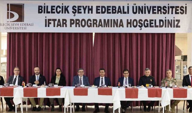 Üniversite camiası aynı sofrada buluştu