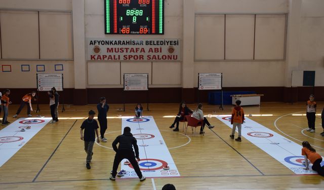Afyon'da Floor Curling Turnuvası Sona Erdi: Dereceye Giren Takımlar Ödüllendirildi
