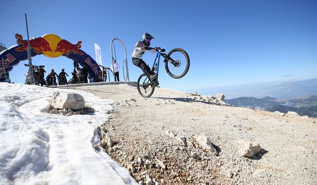 13 ülkeden 150 sporcu bisiklet çeviriyor