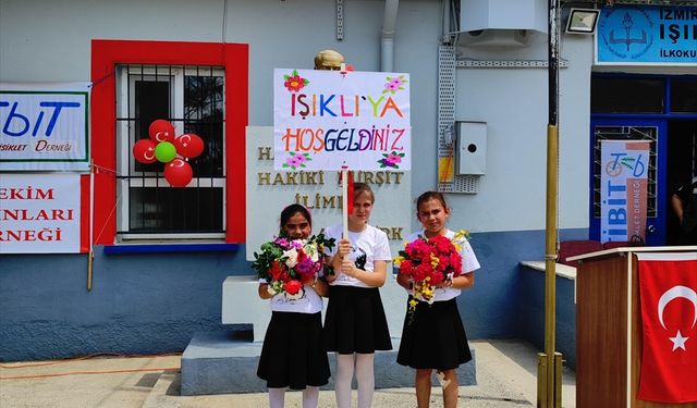 İzmir'in Tire ilçesinde "Heybemde Kitap Var" Etkinliği Düzenlendi