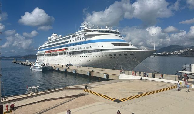 Bodrum'a sezonun ilk kruvaziyeri ile 756 yolcu geldi