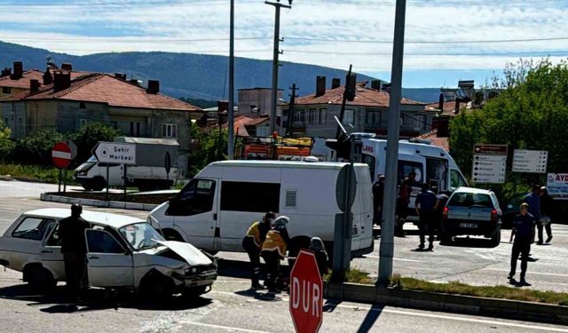 Domaniç’te Trafik Kazası: 5 Kişi Yaralandı